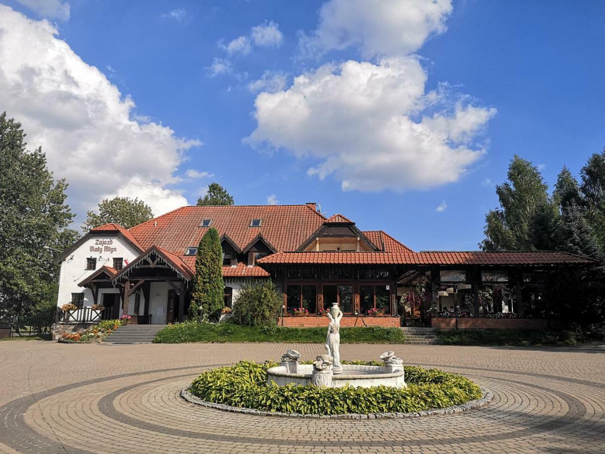 Zajazd Bialy Mlyn Sterlawki Wielkie Bagian luar foto